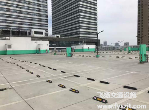 露天小區(qū)停車(chē)場(chǎng)劃線(xiàn)該怎么選擇材料呢？