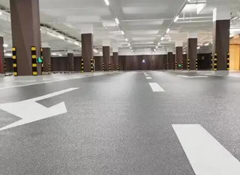 工廠磨石地坪施工難題不用愁，專業(yè)設(shè)備團(tuán)隊(duì)來解憂